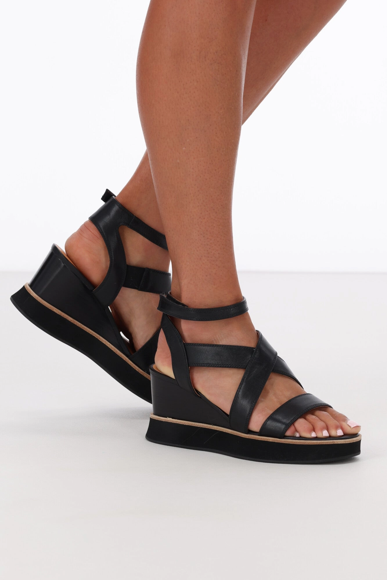 EOS Juni Wedge Black